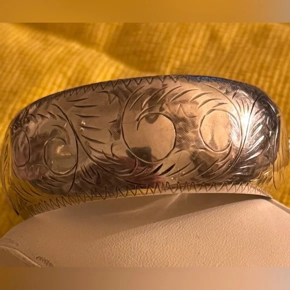Antique Victorian/Art Deco Etched Sterling Bangle w/ Clasp - Picture 4 of 15